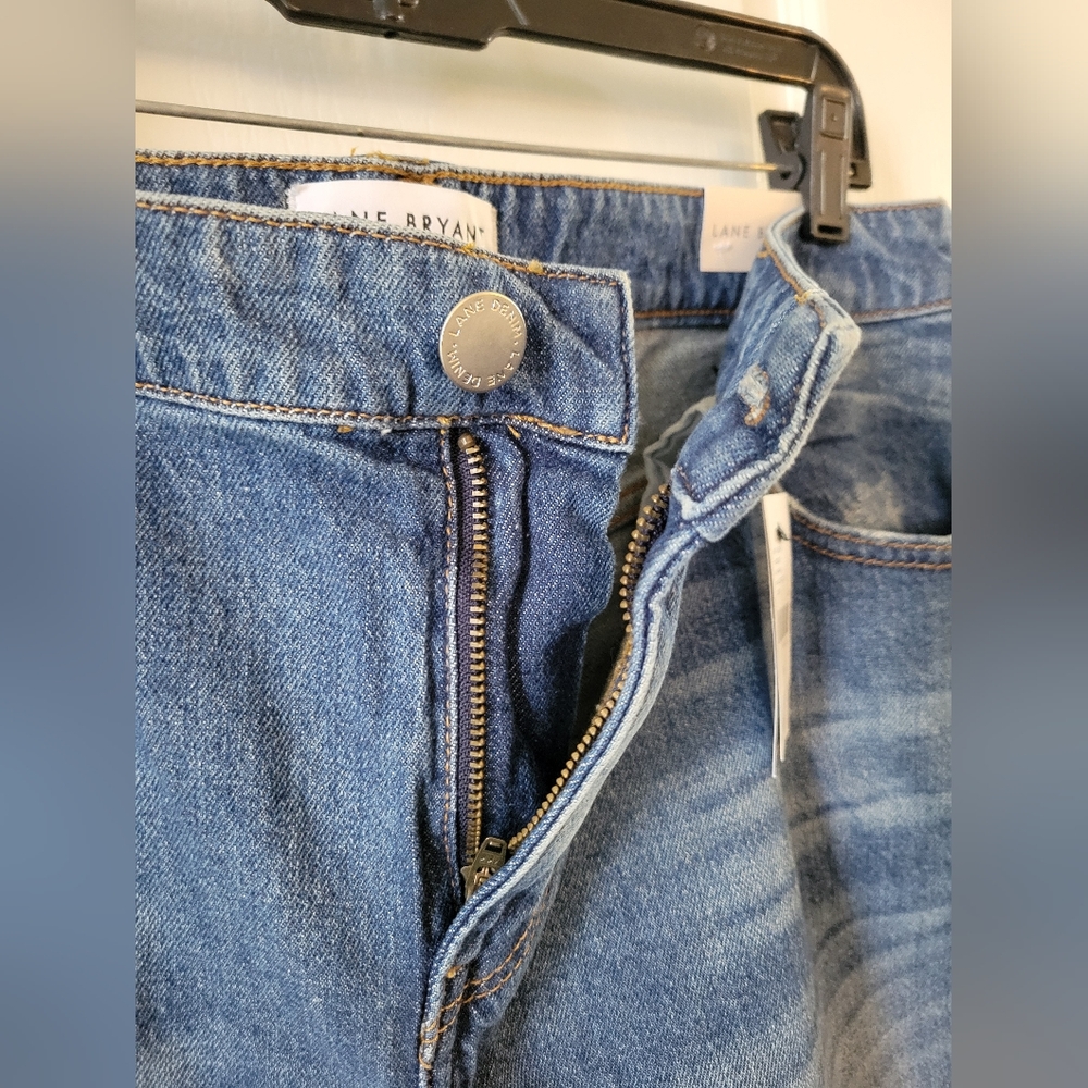 NWT Lane Bryant Size 16 Mid Rise Boyfriend Jean Shorts Medium Wash Cuffed Denim - Picture 5 of 13